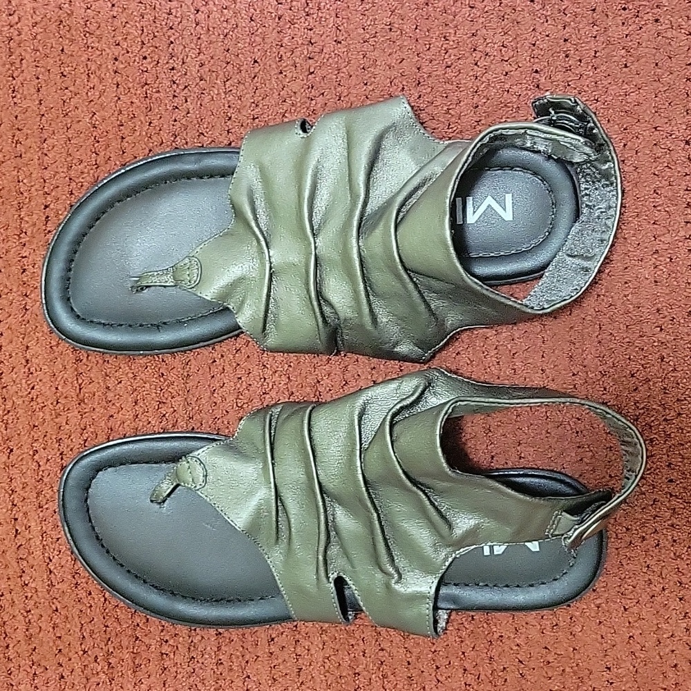 Sandals - Picture 2 of 2